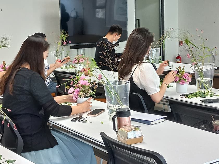 꽃꽂이 클래스 진행 사진 3