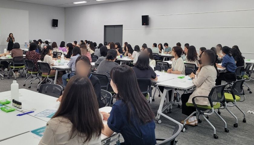 아로마 핸드테라피 진행 사진 2