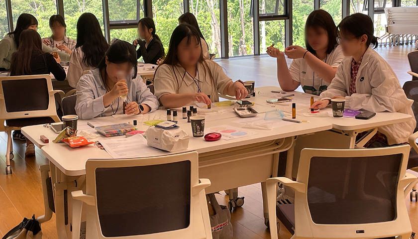 감사일기와 아로마 향수 명상 진행 사진 2