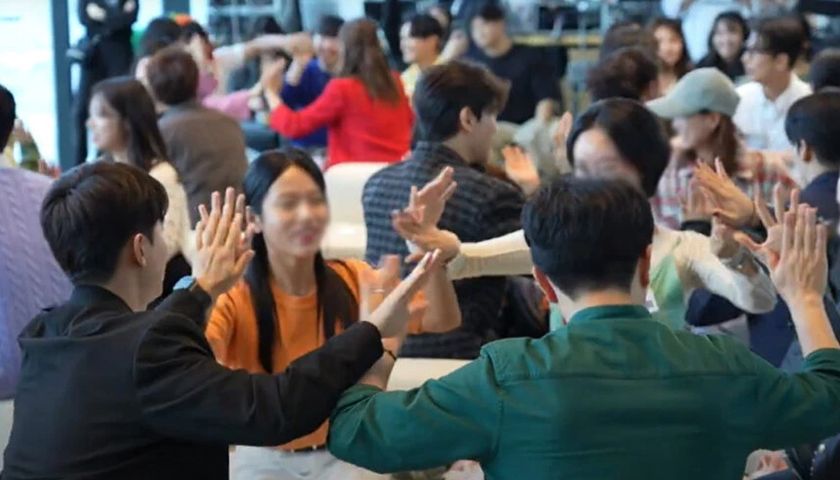 연말 파티 레크레이션 진행 사진 5