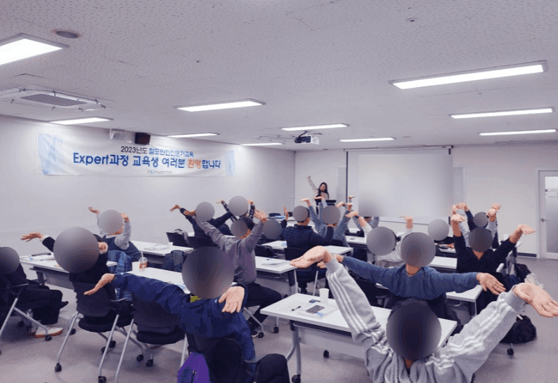 스트레스 관리와 오피스 스트레칭 진행 사진 2