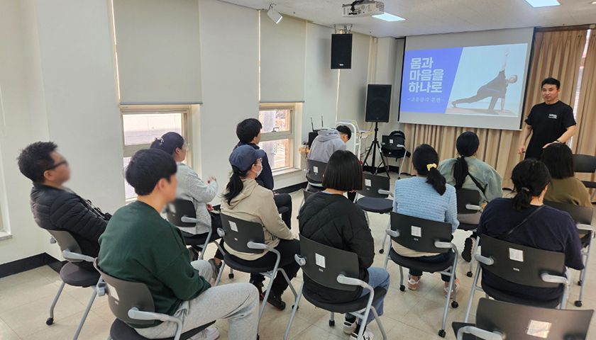 몸과 마음의 사용설명서, 소마틱스 고유감각 훈련 진행 사진 3