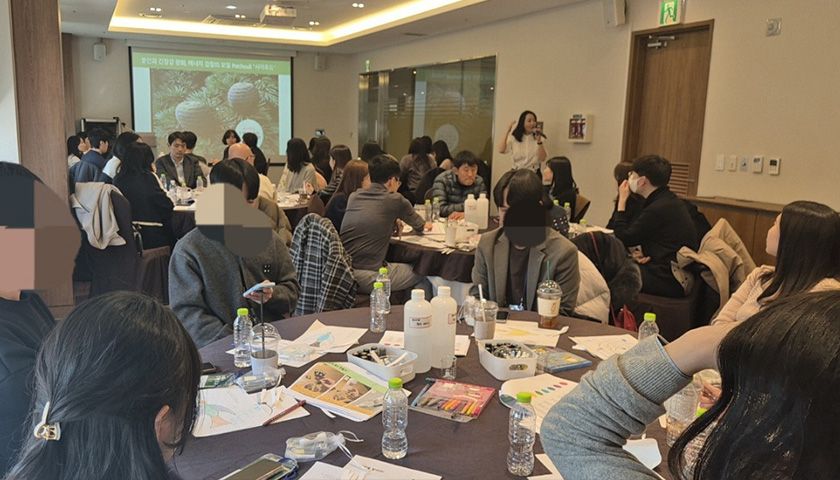 아로마 헤어 앰플과 두피 마사지 진행 사진 3
