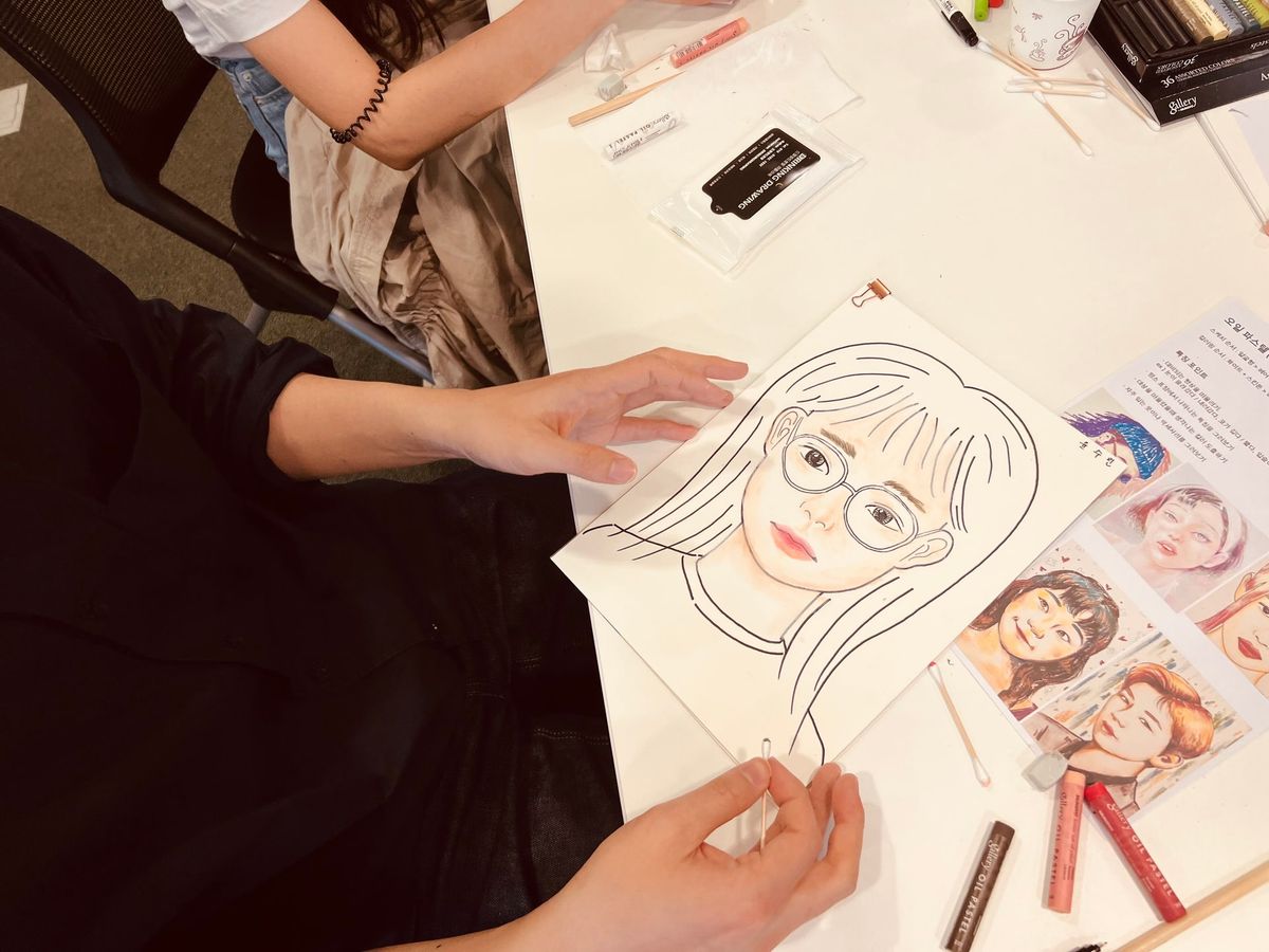 동료를 관찰하는 시간, 릴레이 초상화 진행 사진 1