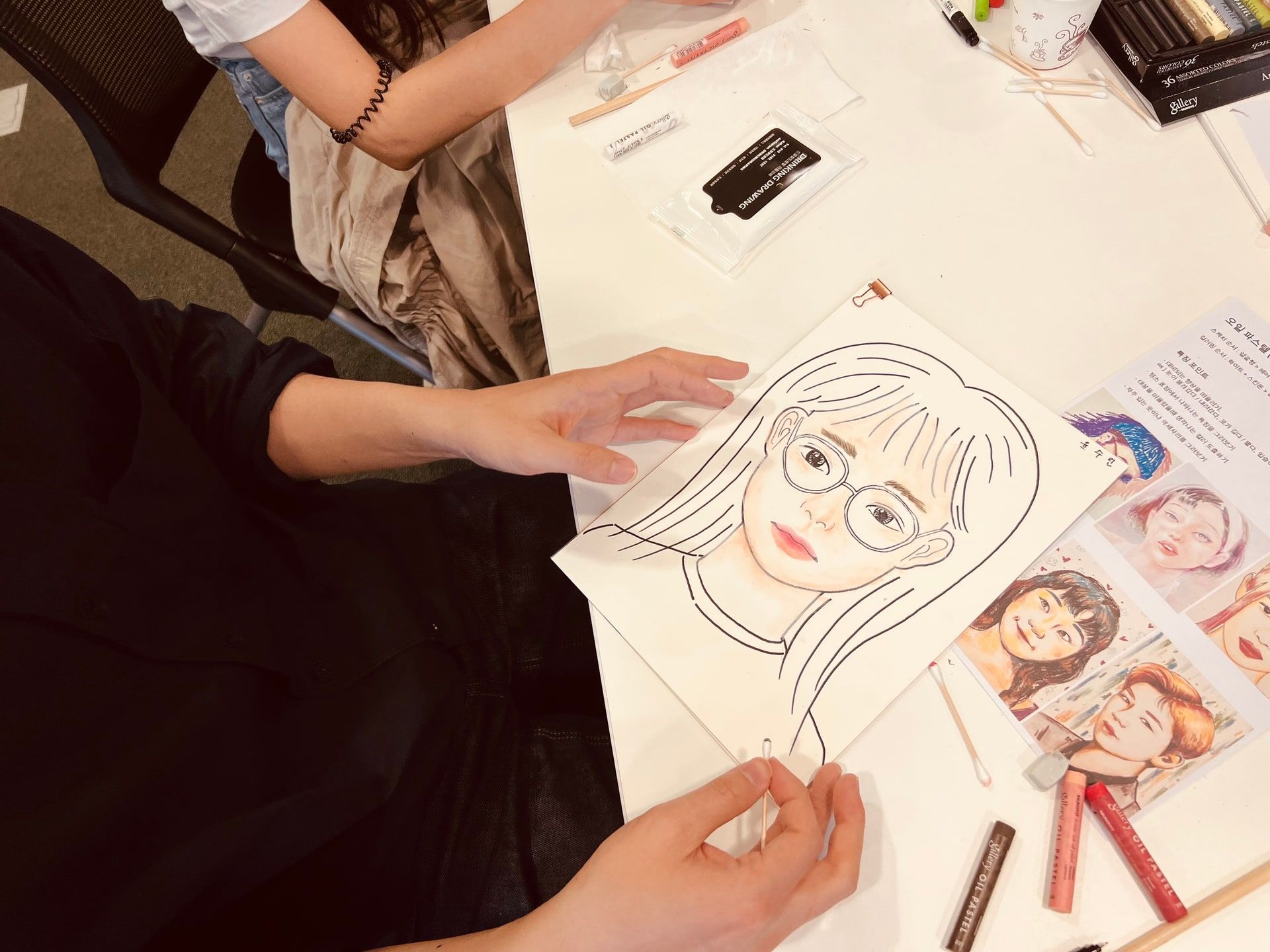 동료를 관찰하는 시간, 릴레이 초상화 진행 사진 2