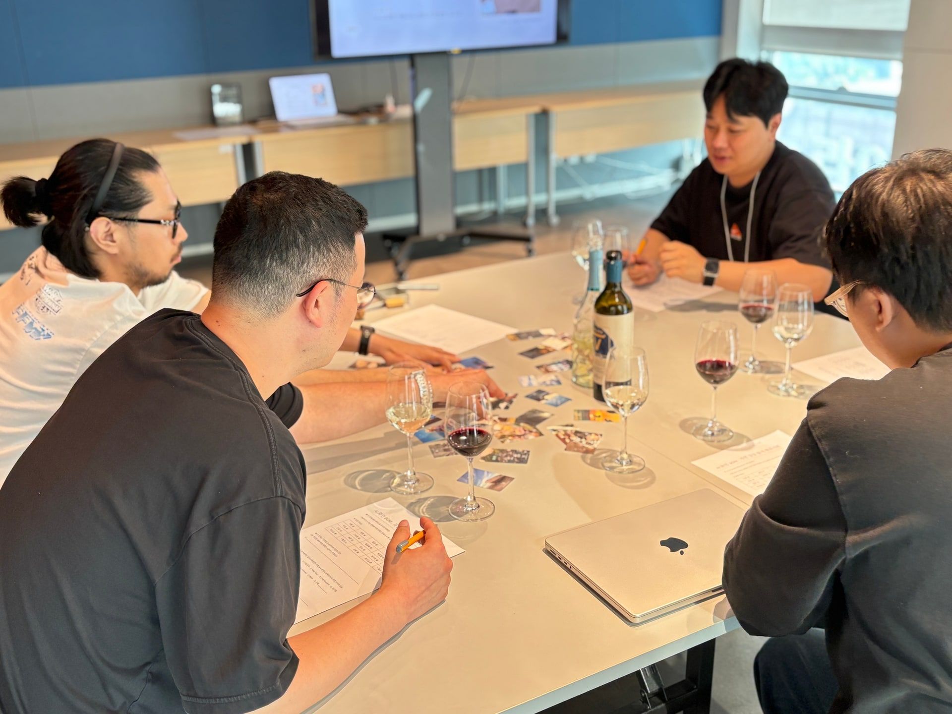 AI로 만드는 와인 BGM 상품 이미지 4