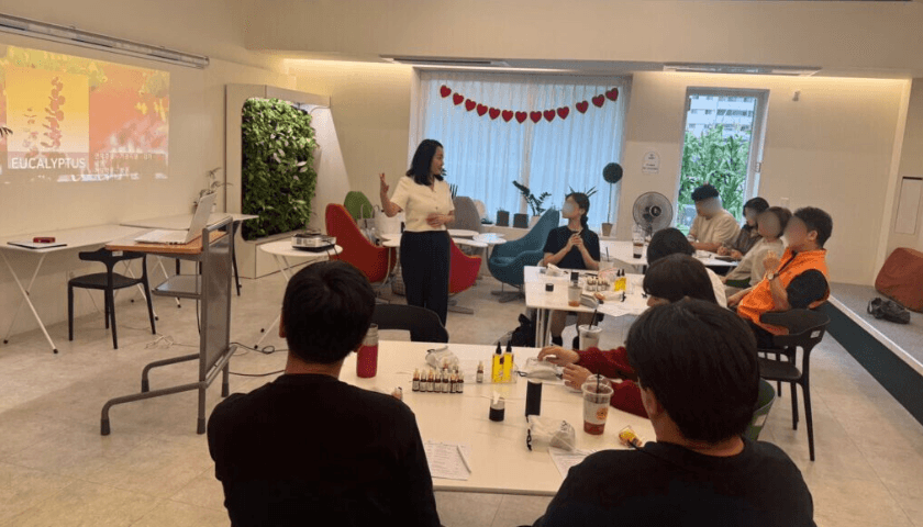 아로마 필로우 미스트와 릴렉싱 마사지 진행 사진 2