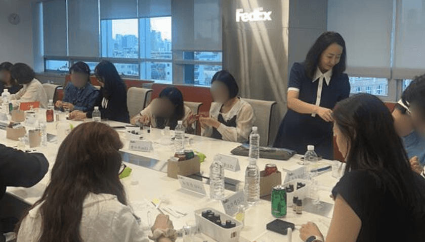 아로마 필로우 미스트와 릴렉싱 마사지 진행 사진 3