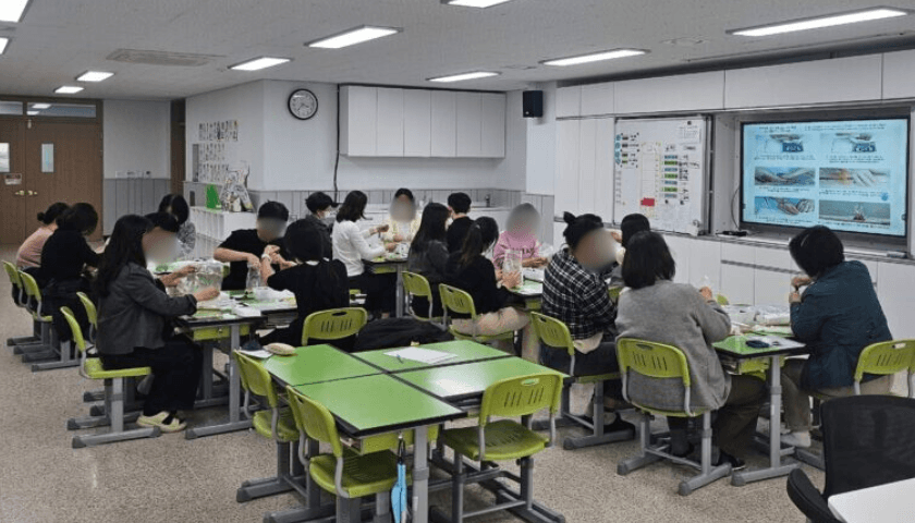 아로마 인센스 스틱과 싱잉볼 명상 진행 사진 4