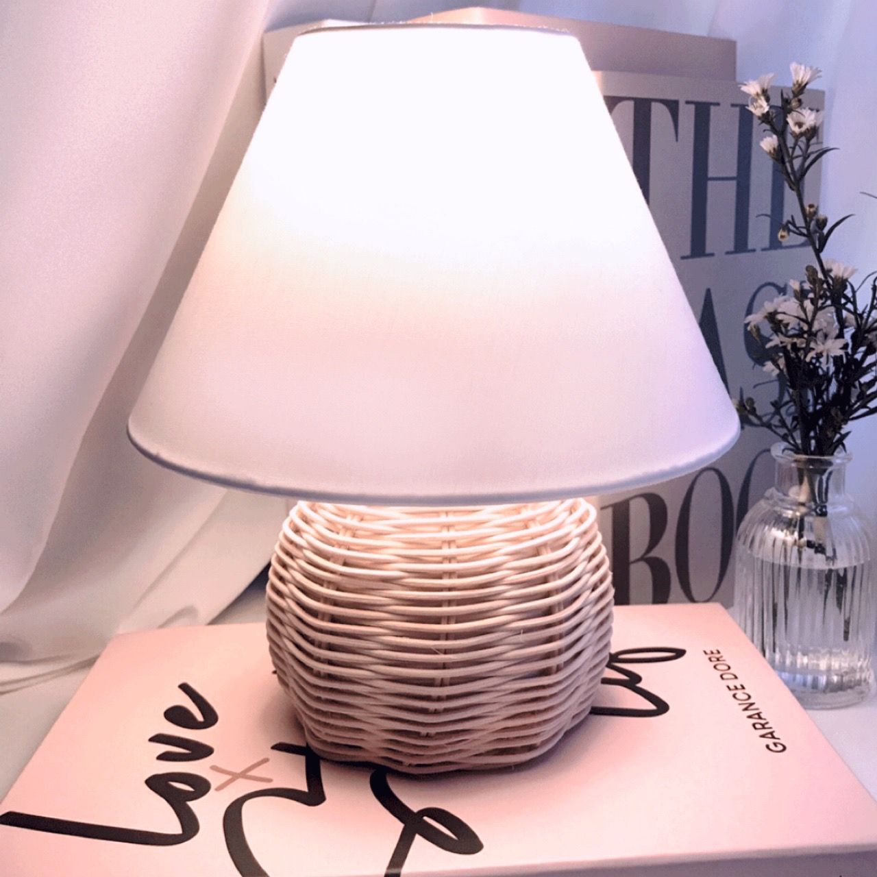 손끝에서 피어나는 감성 라탄 무드등 상품 이미지 1