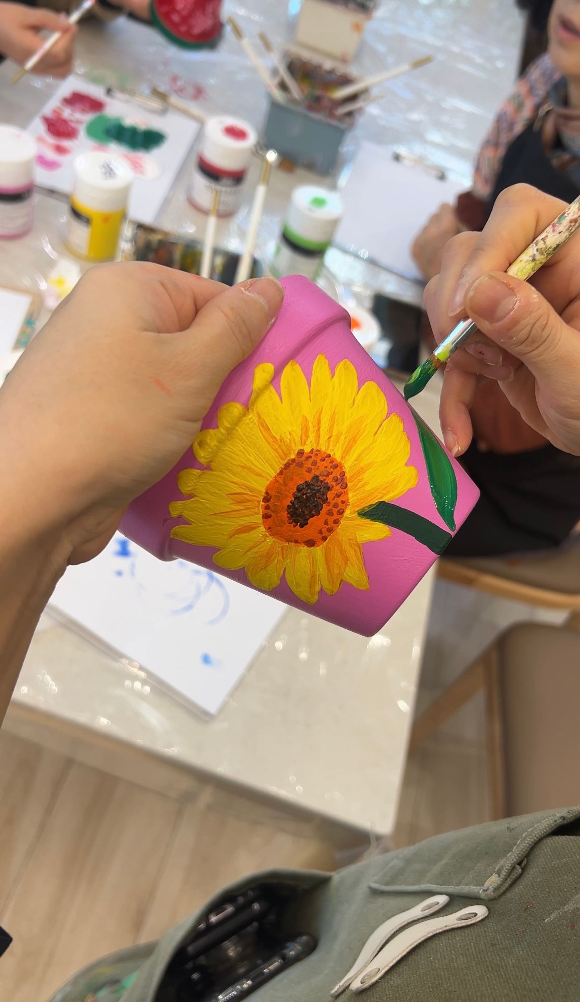 플랜트 무드 컬러 워크숍 : 나만의 컬러로 채우는 화분 페인팅 진행 사진 2