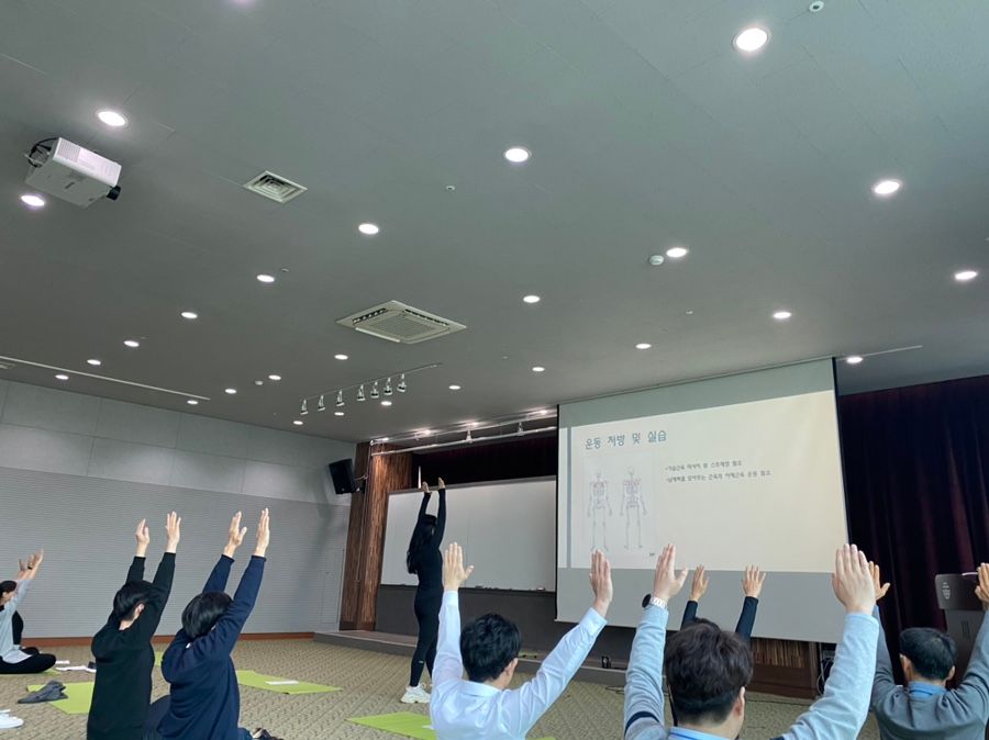 직장인 필라테스 진행 사진 6
