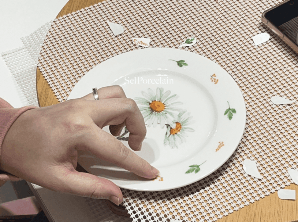 나다운 예술을 그릇 위로, 포셀아트 도자기 진행 사진 2