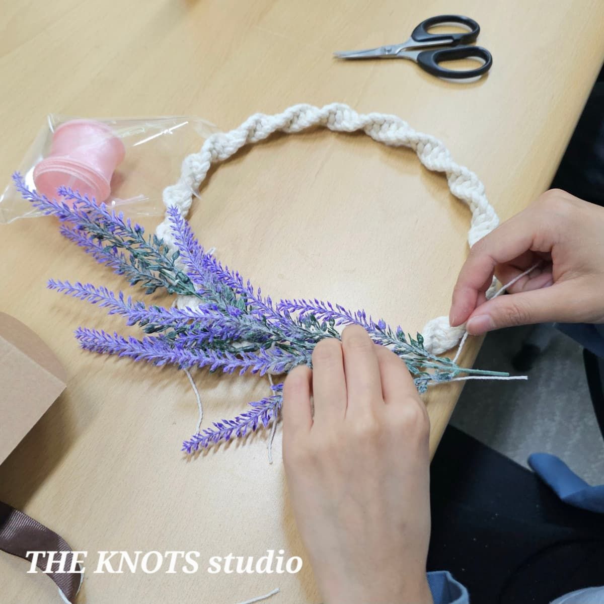 마크라메 라벤더 리스 진행 사진 2