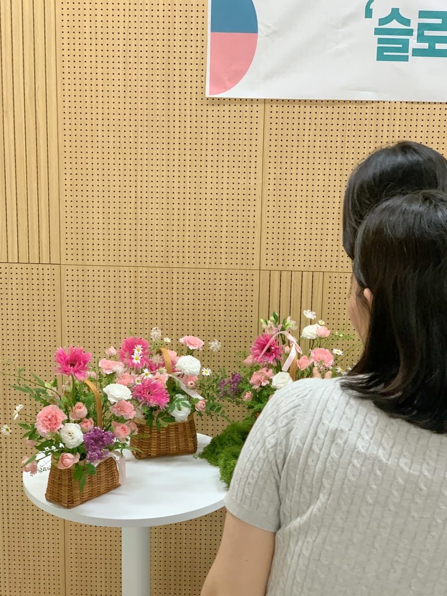 계절을 선물하는 감성 꽃바구니 클래스 진행 사진 3