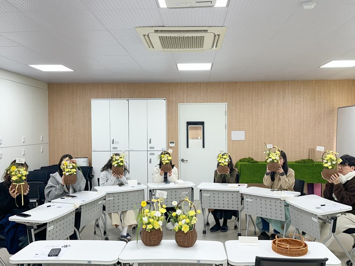 계절을 선물하는 감성 꽃바구니 클래스 상품 이미지 5