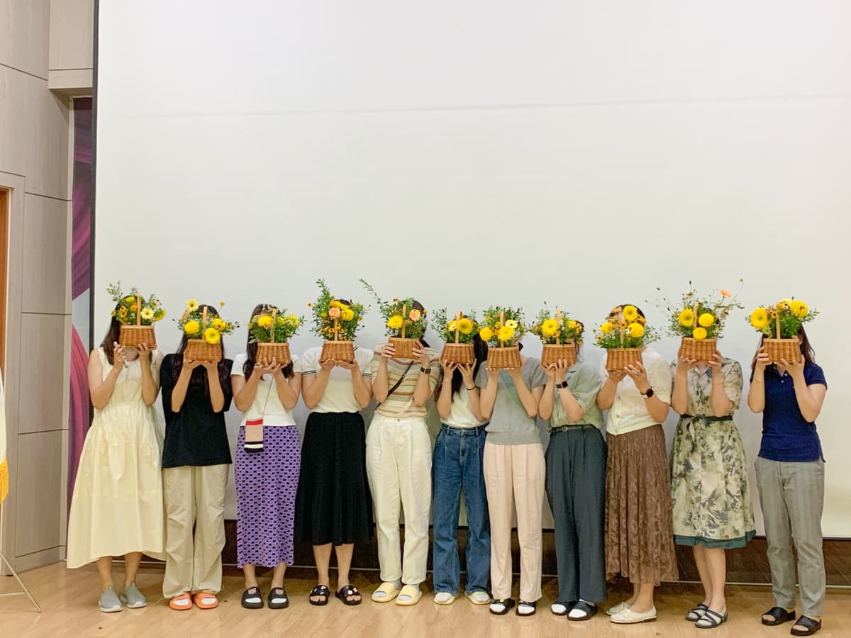 계절을 선물하는 감성 꽃바구니 클래스 진행 사진 6