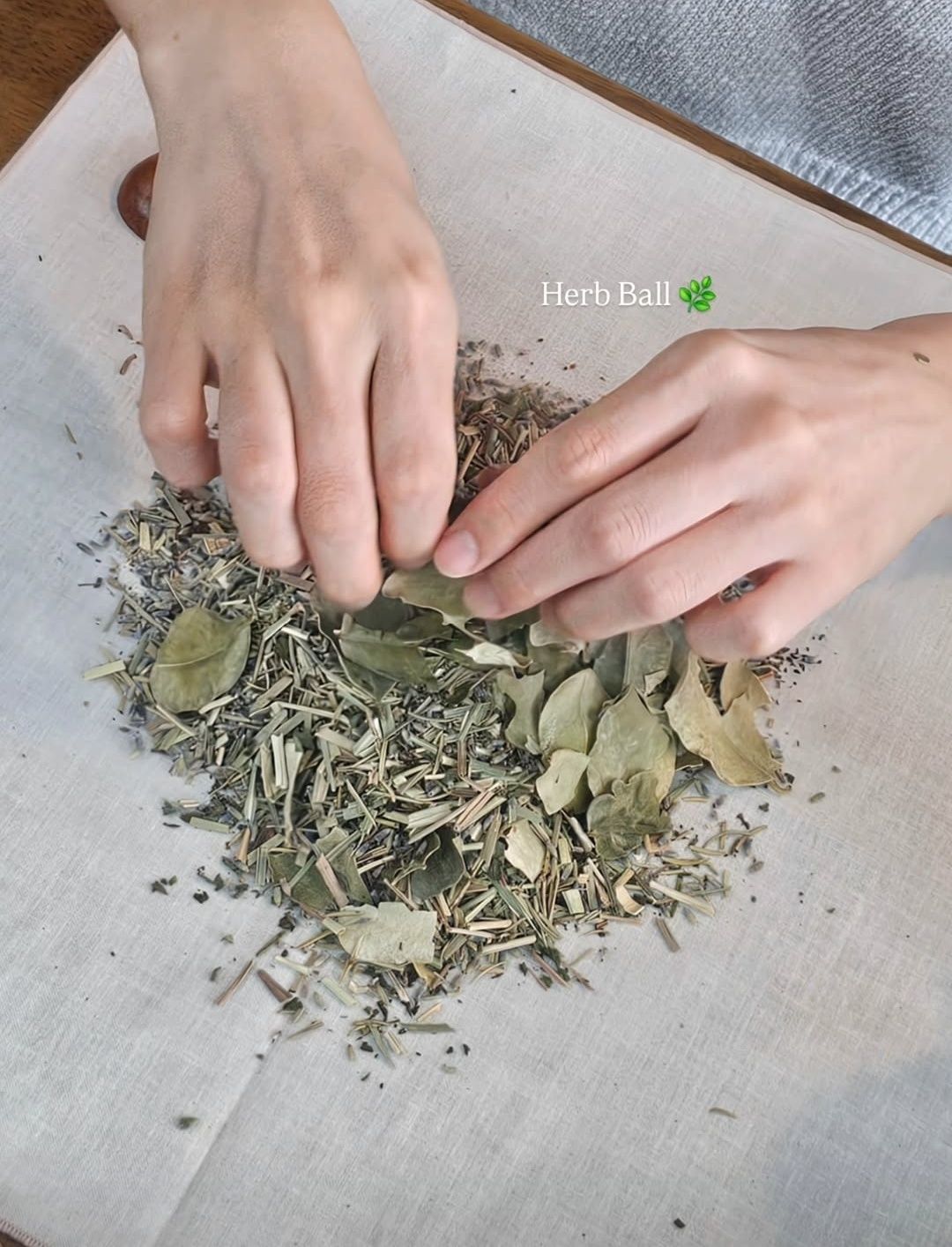 향과 온기로 회복하는 태국 허브볼 &아로마 롤온 워크샵 상품 이미지 4