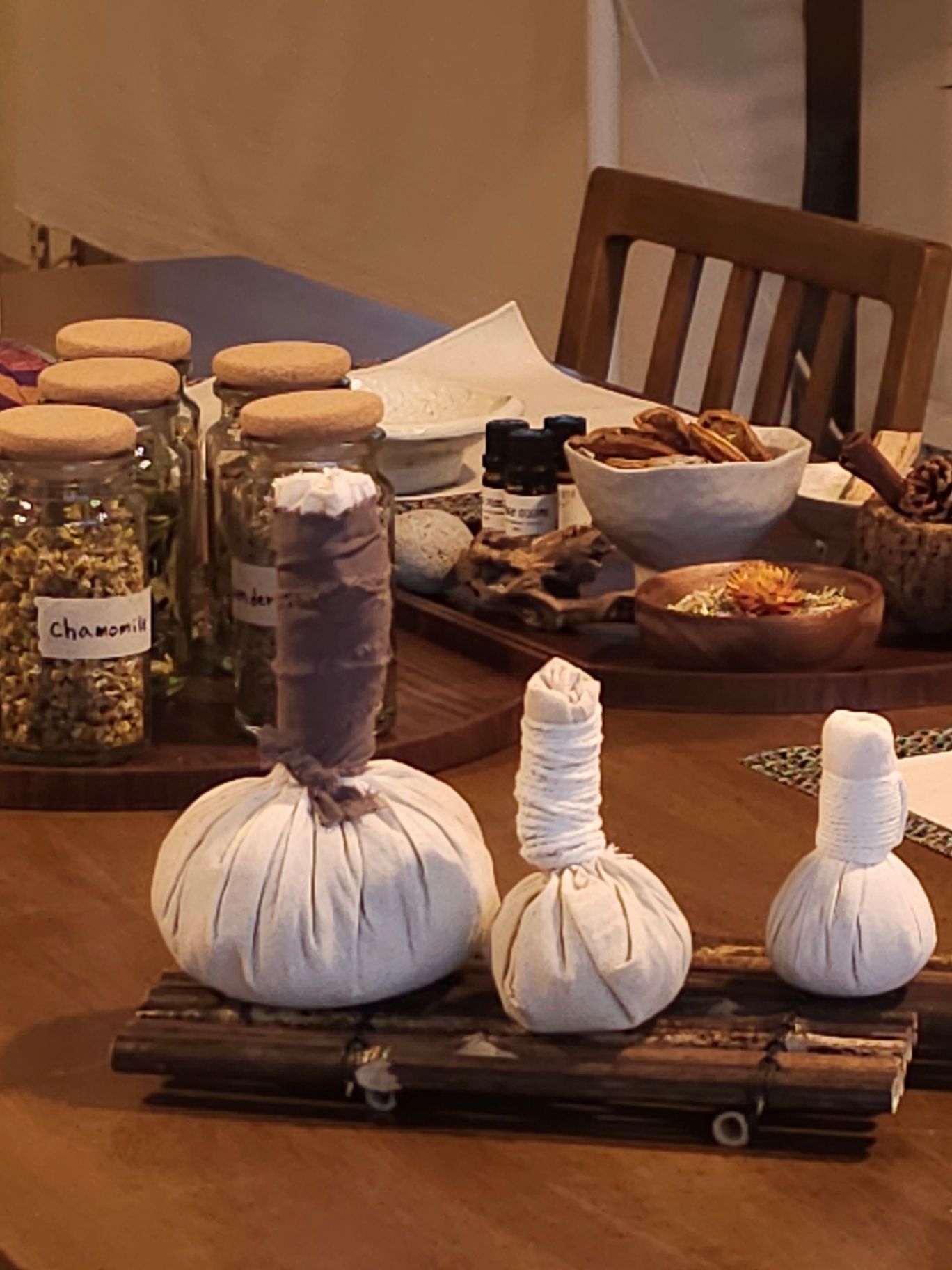 향과 온기로 회복하는 태국 허브볼 &아로마 롤온 워크샵