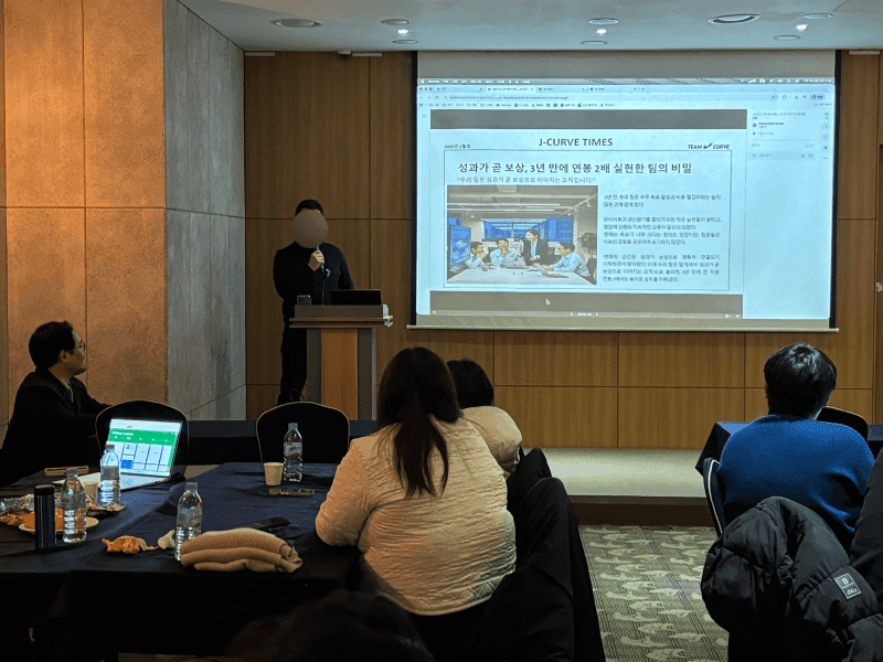 AI 에이전트 협업: 기획부터 시각화까지, 실무 보고서 완성 워크숍 진행 사진 3