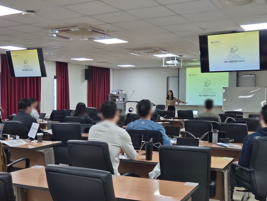 지친 현대인을 위한 스트레스 해소, 오피스 멘탈케어 명상워크숍 진행 사진 3
