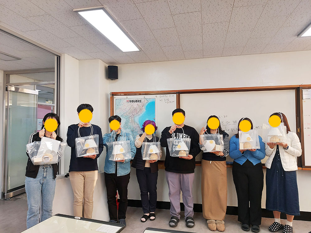 직접 엮은 빛의 결, 라탄 스탠드 무드등 프로그램 진행 사진 7
