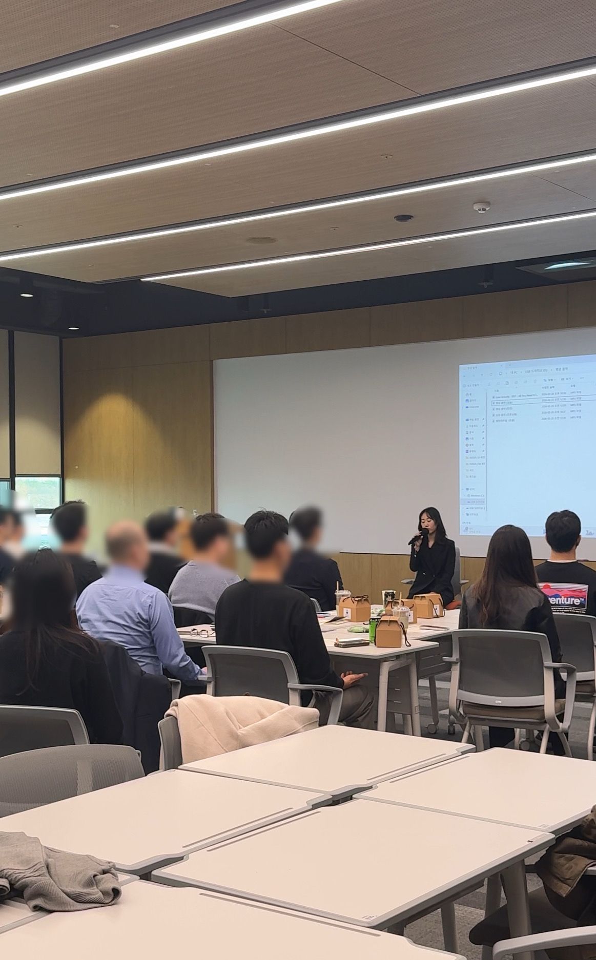 지친 현대인을 위한 스트레스 해소, 오피스 멘탈케어 명상워크숍 진행 사진 3