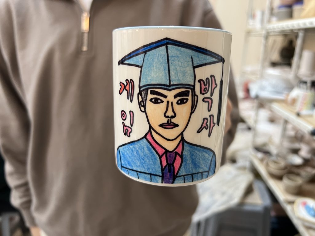 우리 팀의 비전을 담다, 시그니처 머그컵 만들기 팀빌딩 진행 사진 2