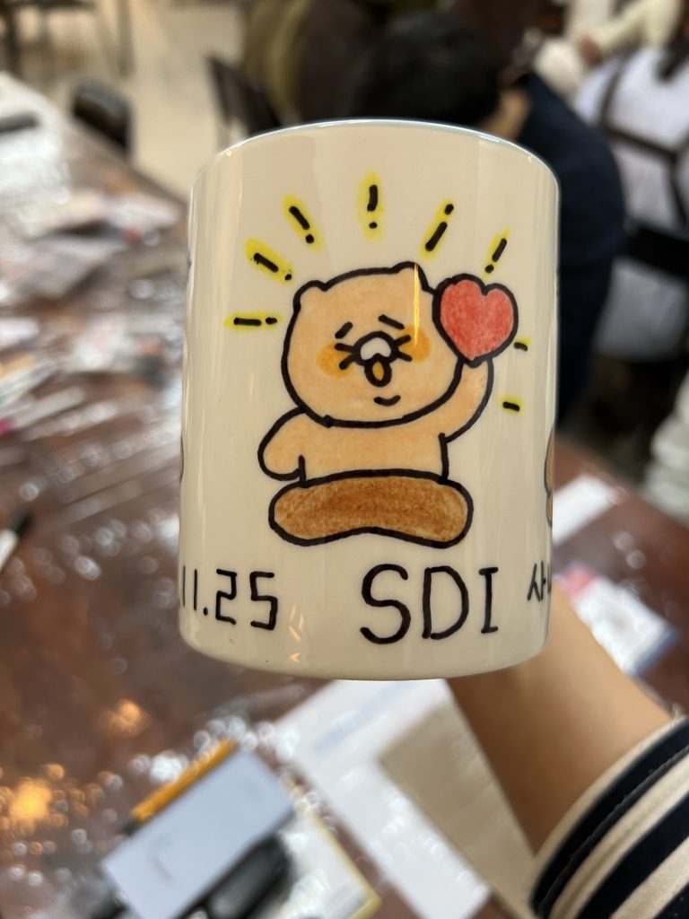 우리 팀의 비전을 담다, 시그니처 머그컵 만들기 팀빌딩 진행 사진 2