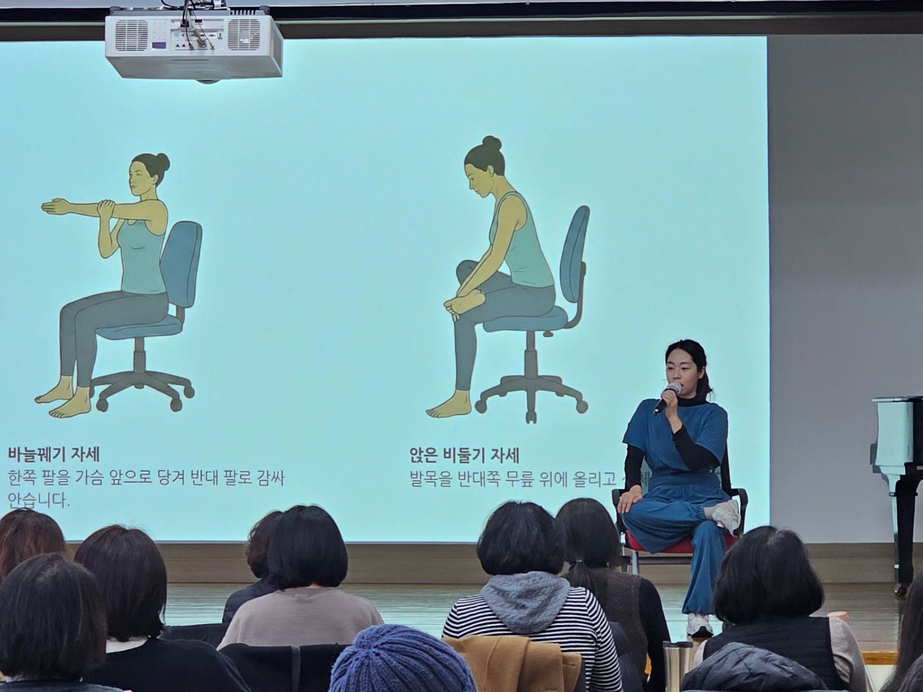 힐링 요가와 싱잉볼 명상 진행 사진 2