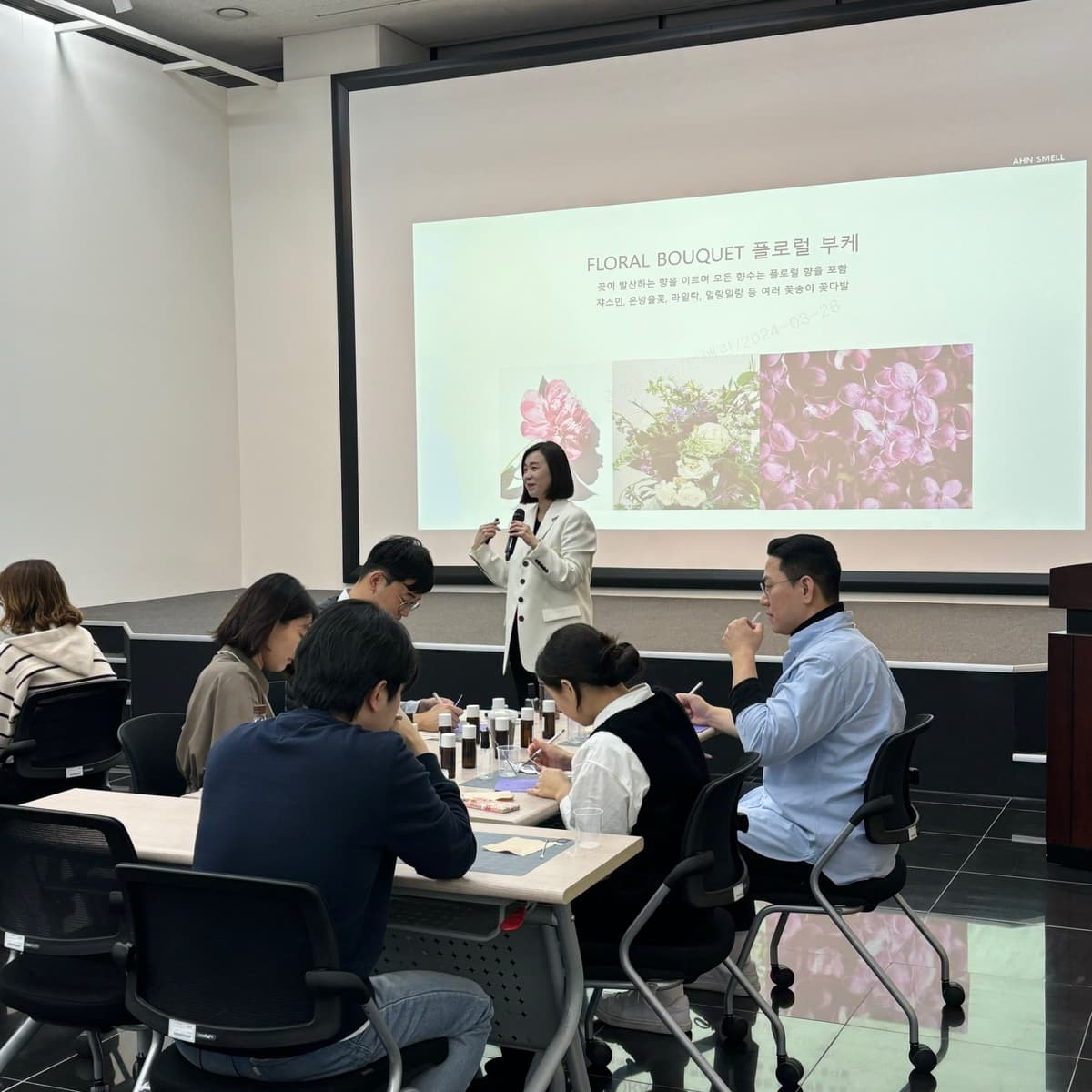 향으로 시작하는 공감 소통 워크숍, 90분 완성형 팀빌딩 프로그램 진행 사진 3