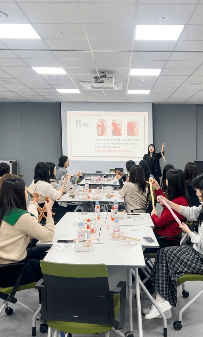 창의적 감성을 톡톡! 데일리 굿즈 모루 손거울 키링 만들기 클래스 상품 이미지 6