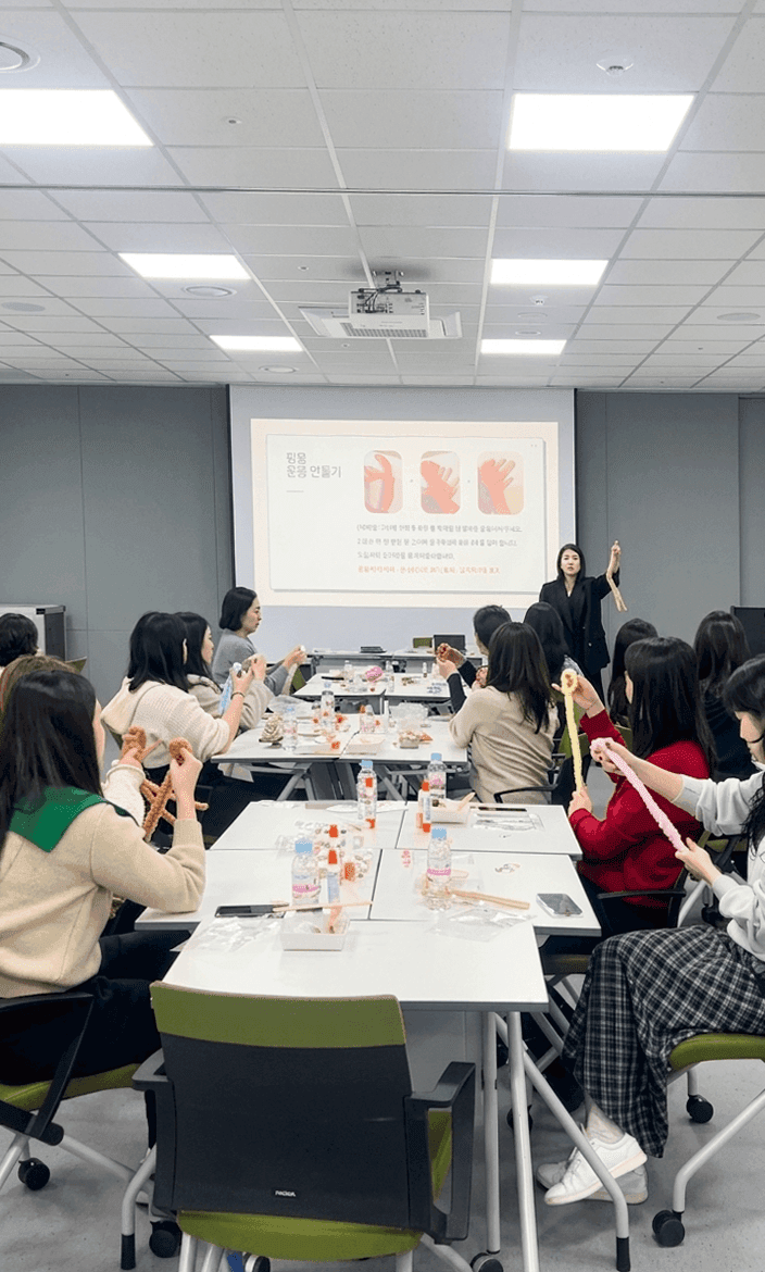 창의적 감성을 톡톡! 데일리 굿즈 모루 손거울 키링 만들기 클래스 상품 이미지 6
