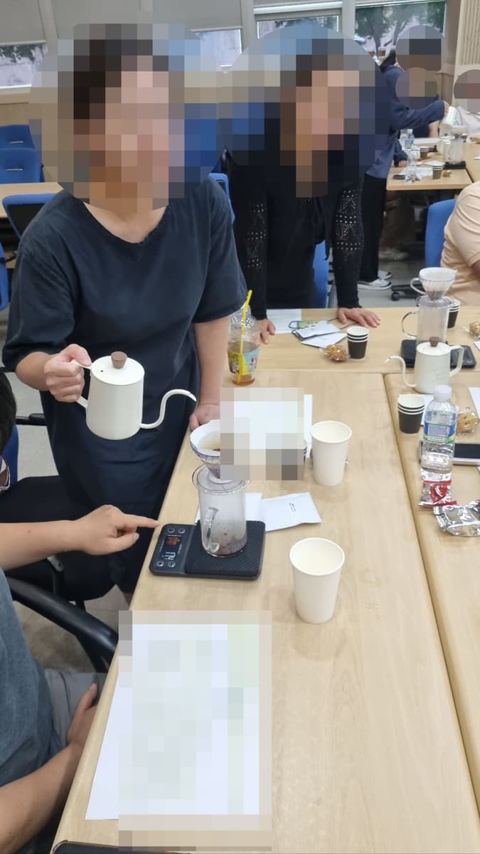 <커피브루잉> 전문 바리스타처럼 만드는 핸드드립클래스 진행 사진 3